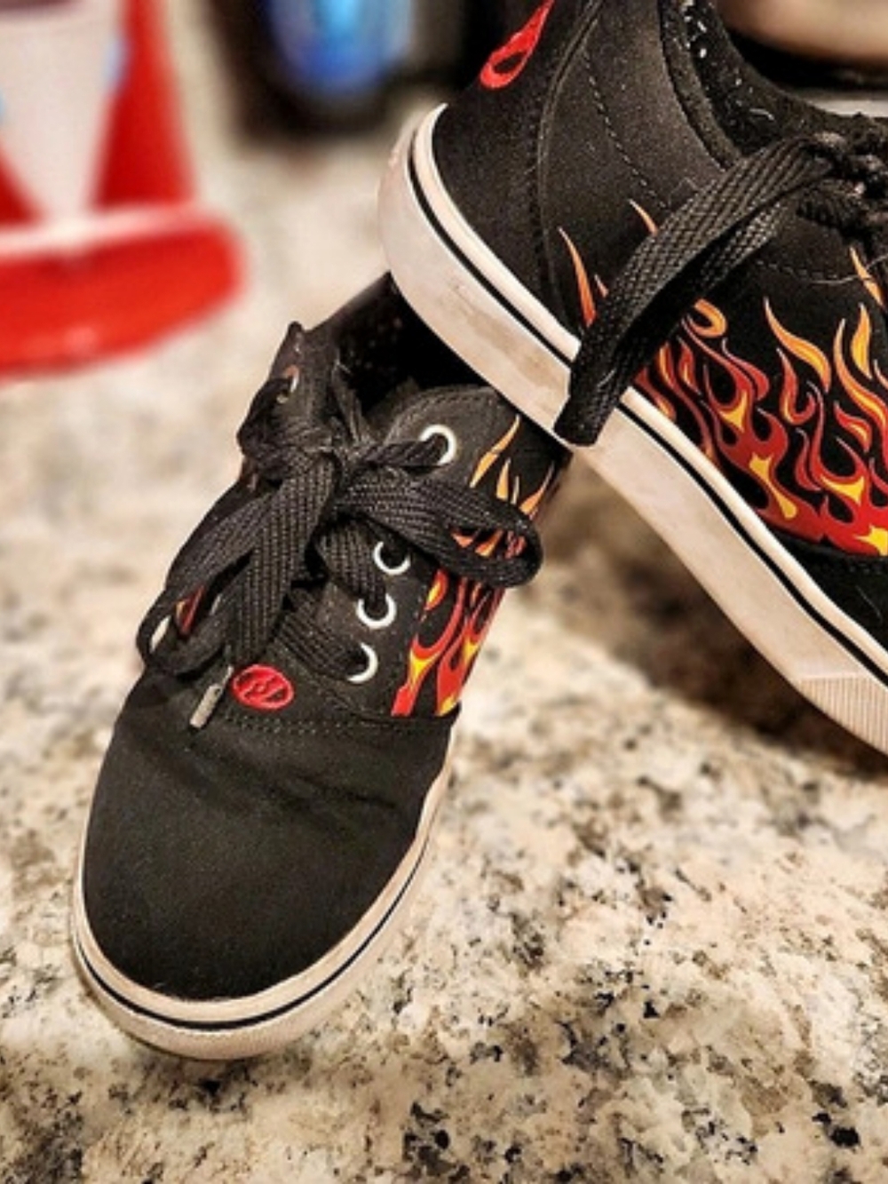 Kids Heelys Size 2 - Picture 2 of 4